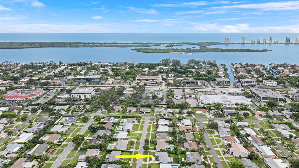 Photo of 416 Inlet Road, North Palm Beach, FL 33408 (MLS # R11156528)