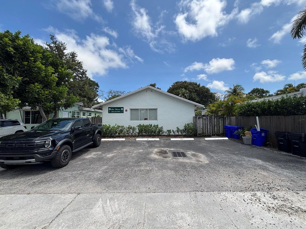 Photo of 880 SE 12th Street #1, Fort Lauderdale, FL 33316 (MLS # R11104005)