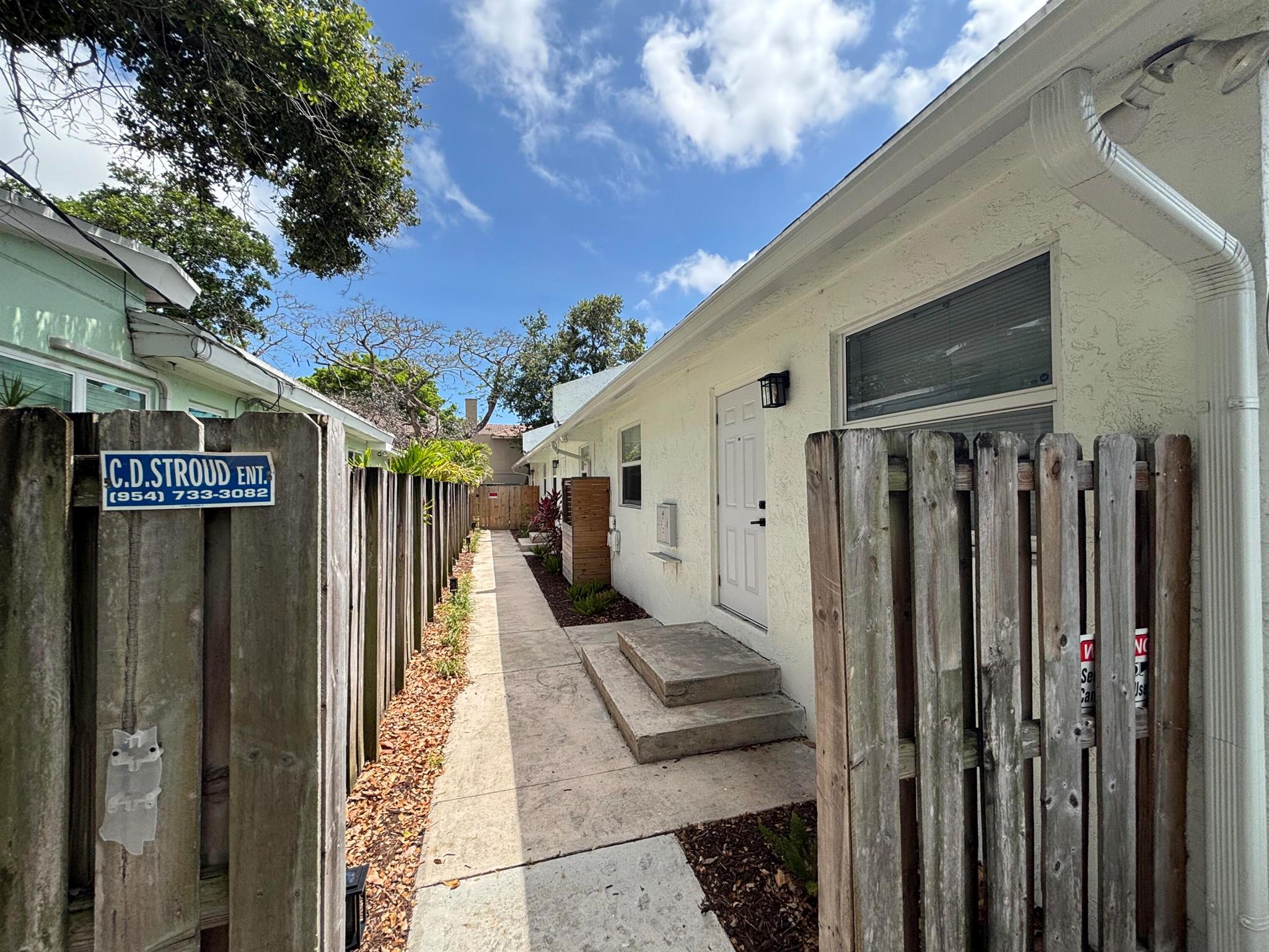 880 SE 12th Street 1