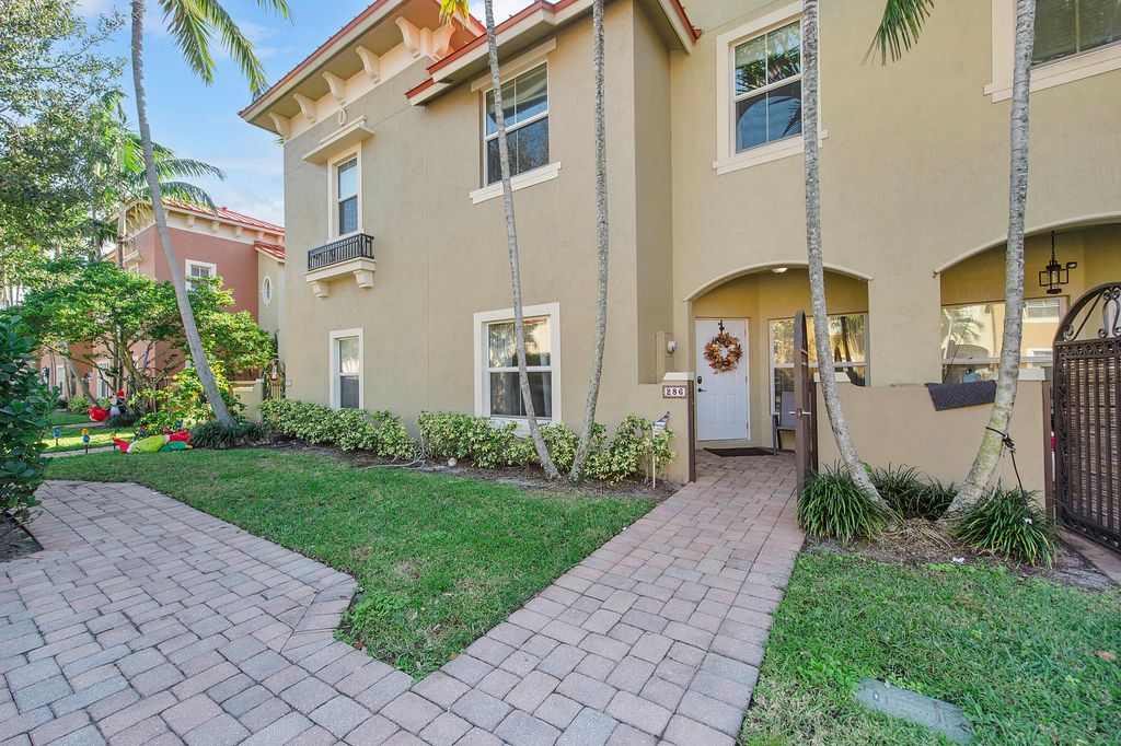 Photo of 286 Lake Monterey Circle, Boynton Beach, FL 33426 (MLS # R11154876)