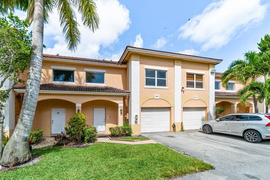 Photo of 809 Talia Circle, Palm Springs, FL 33461 (MLS # R10982738)