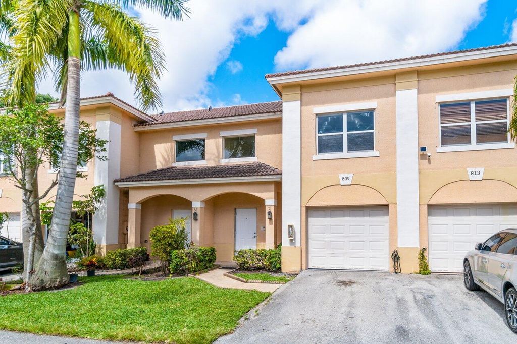 Photo of 809 Talia Circle, Palm Springs, FL 33461 (MLS # R10982738)