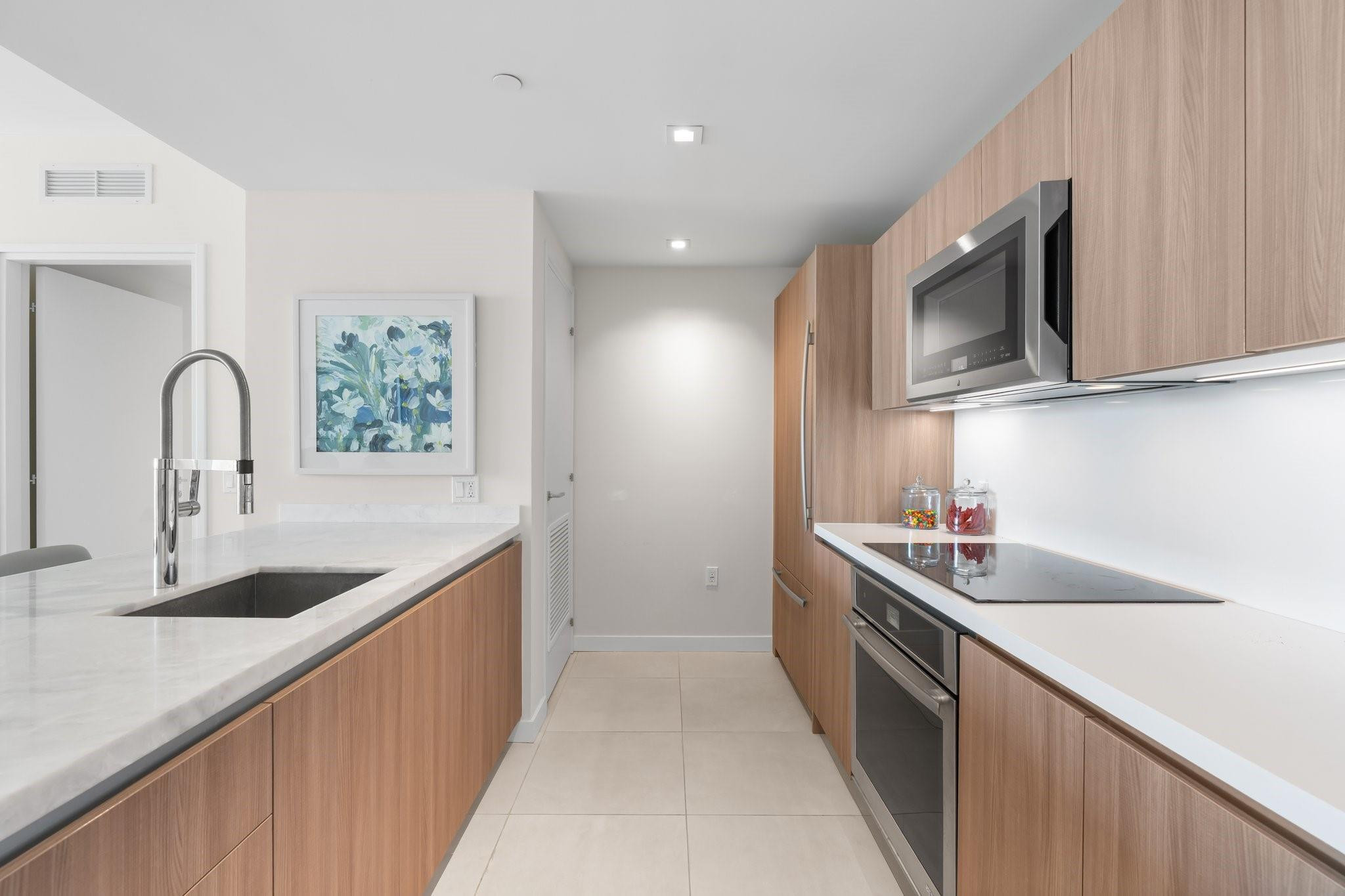 401 N Birch Road 1102