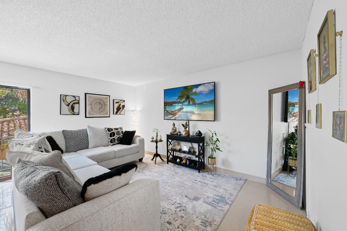 CORAL SPRINGS ESTATE TOWNHOMES - Residential