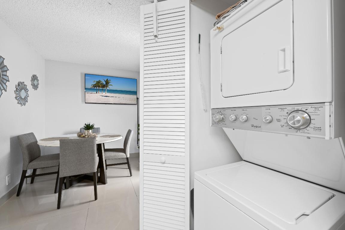 CORAL SPRINGS ESTATE TOWNHOMES - Residential