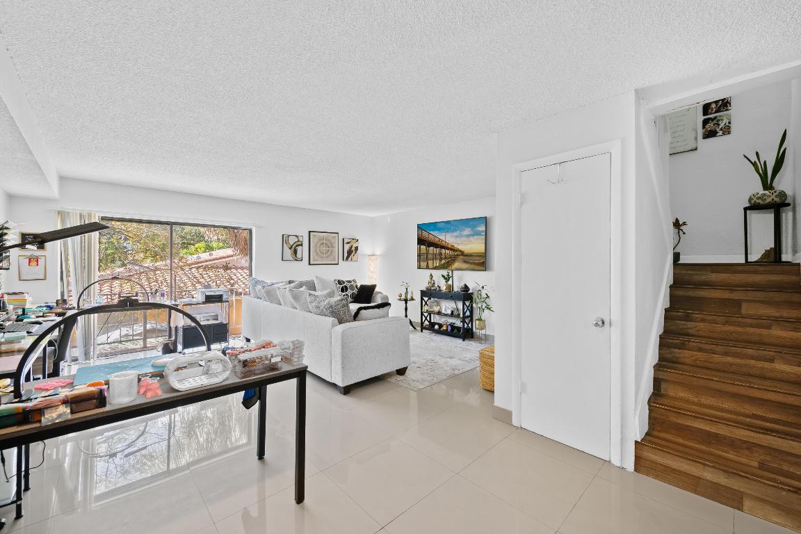 CORAL SPRINGS ESTATE TOWNHOMES - Residential