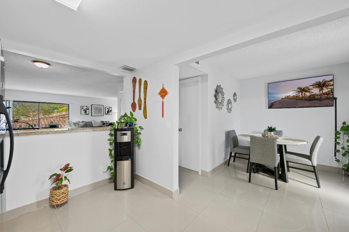 CORAL SPRINGS ESTATE TOWNHOMES - Residential