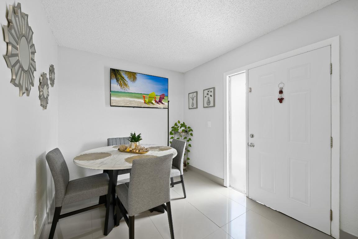 CORAL SPRINGS ESTATE TOWNHOMES - Residential