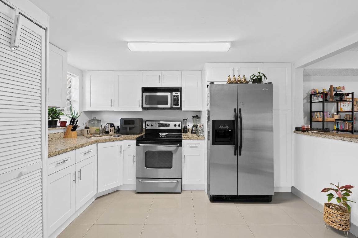 CORAL SPRINGS ESTATE TOWNHOMES - Residential