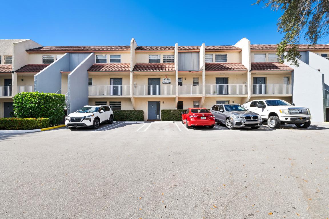 CORAL SPRINGS ESTATE TOWNHOMES - Residential