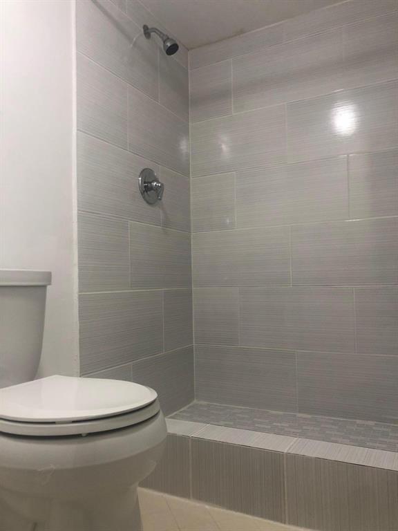 LAKE EMERALD 4 CONDO - Residential