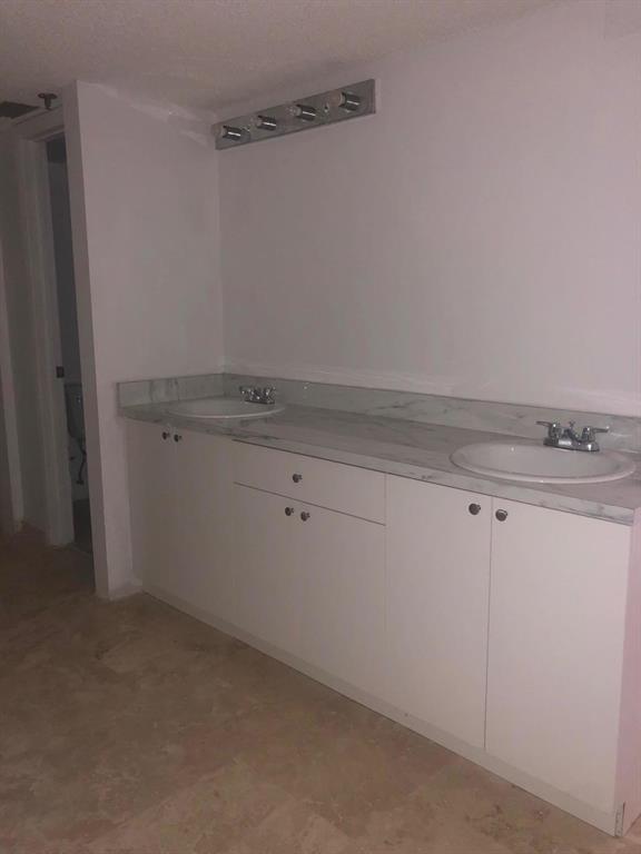 LAKE EMERALD 4 CONDO - Residential