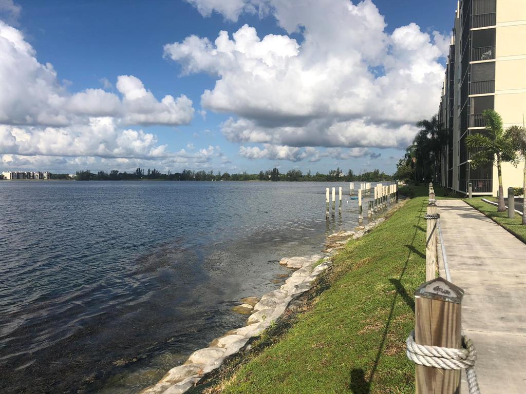 LAKE EMERALD 4 CONDO - Residential