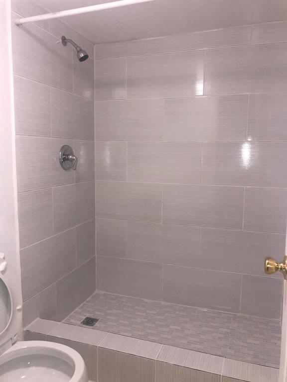 LAKE EMERALD 4 CONDO - Residential