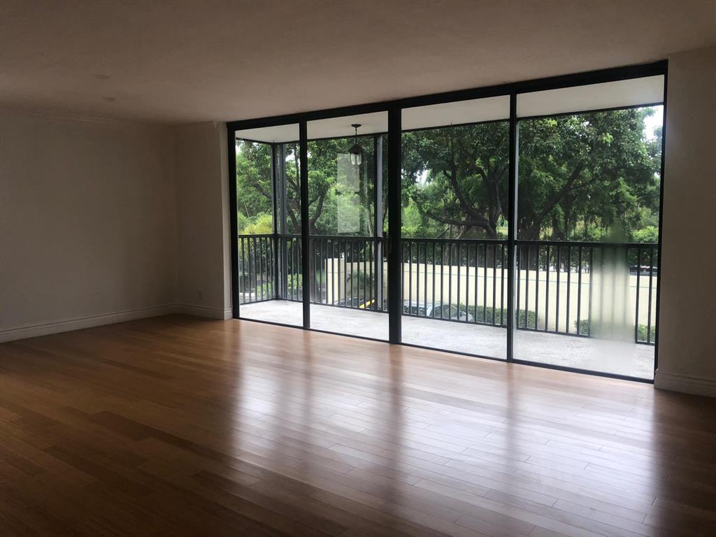 LAKE EMERALD 4 CONDO - Residential