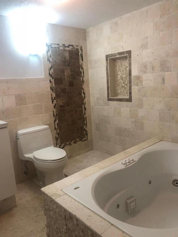 LAKE EMERALD 4 CONDO - Residential