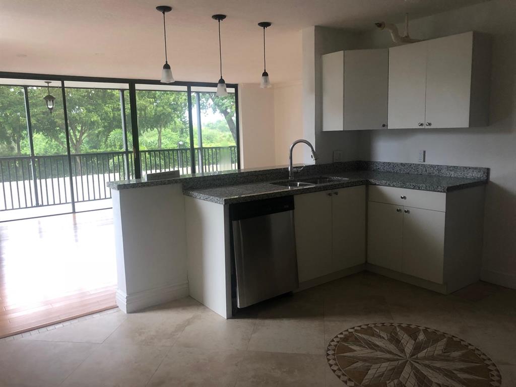 LAKE EMERALD 4 CONDO - Residential