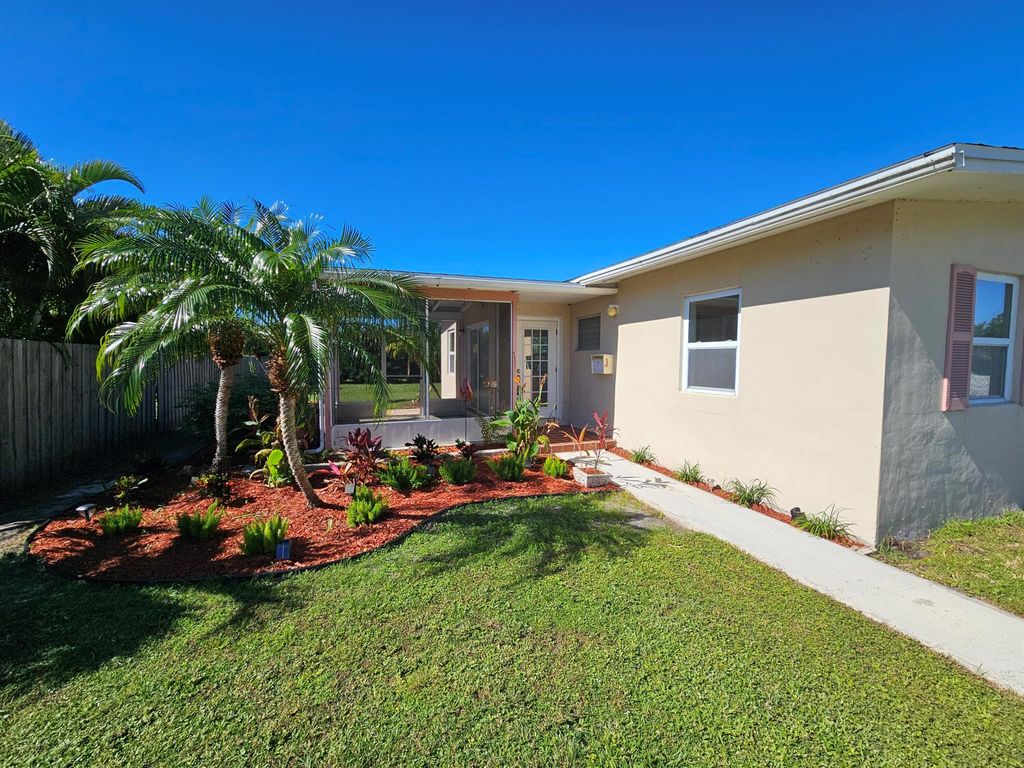 Photo of 3164 SE Morningside Boulevard, Port Saint Lucie, FL 34952 (MLS # R11044231)
