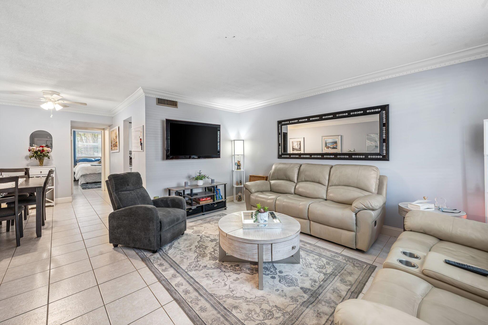 PALM BEACH WHITEHOUSE - Residential