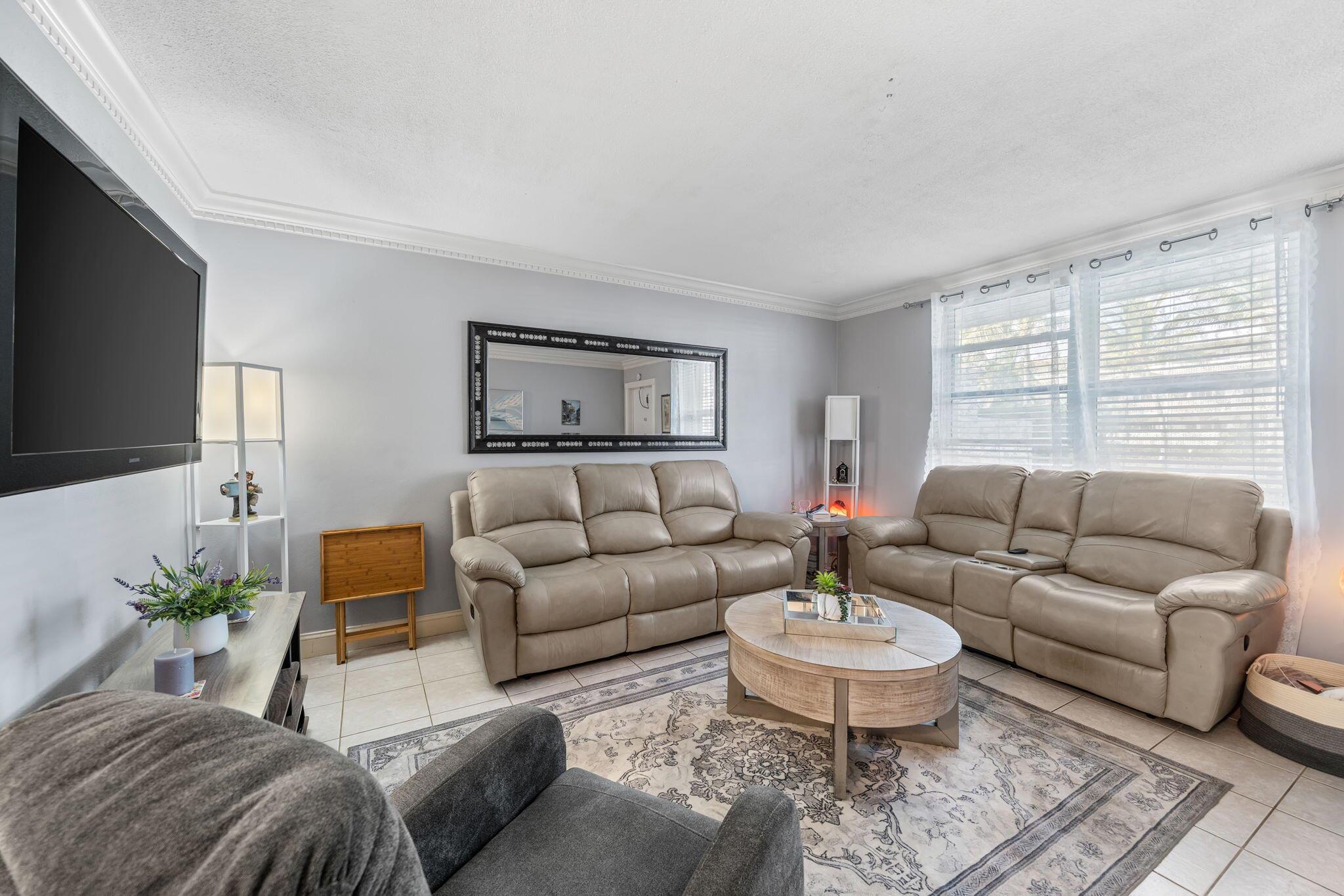 PALM BEACH WHITEHOUSE - Residential