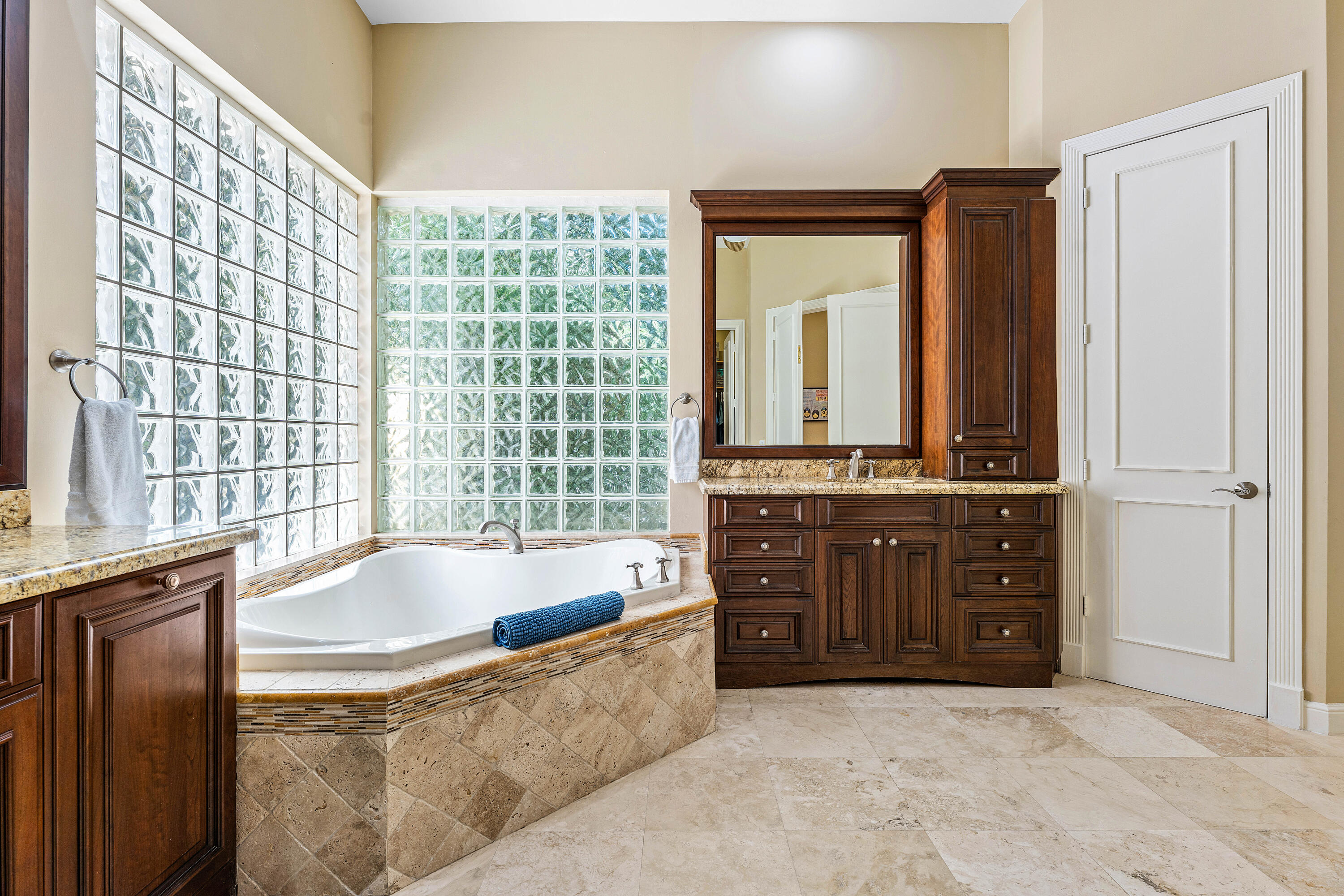 SEASONS - Residential