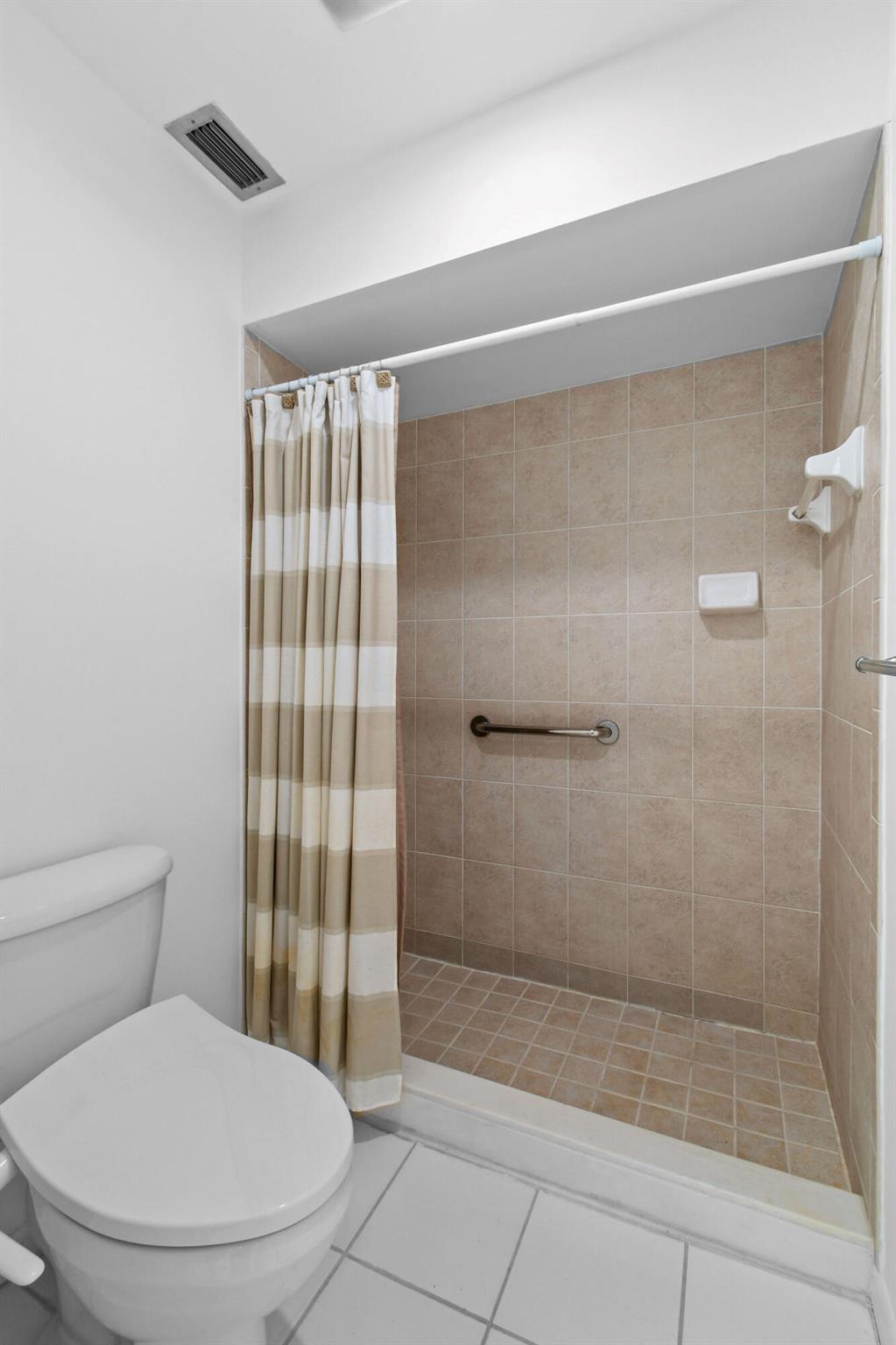 MERIDIAN CONDO 13 - Residential