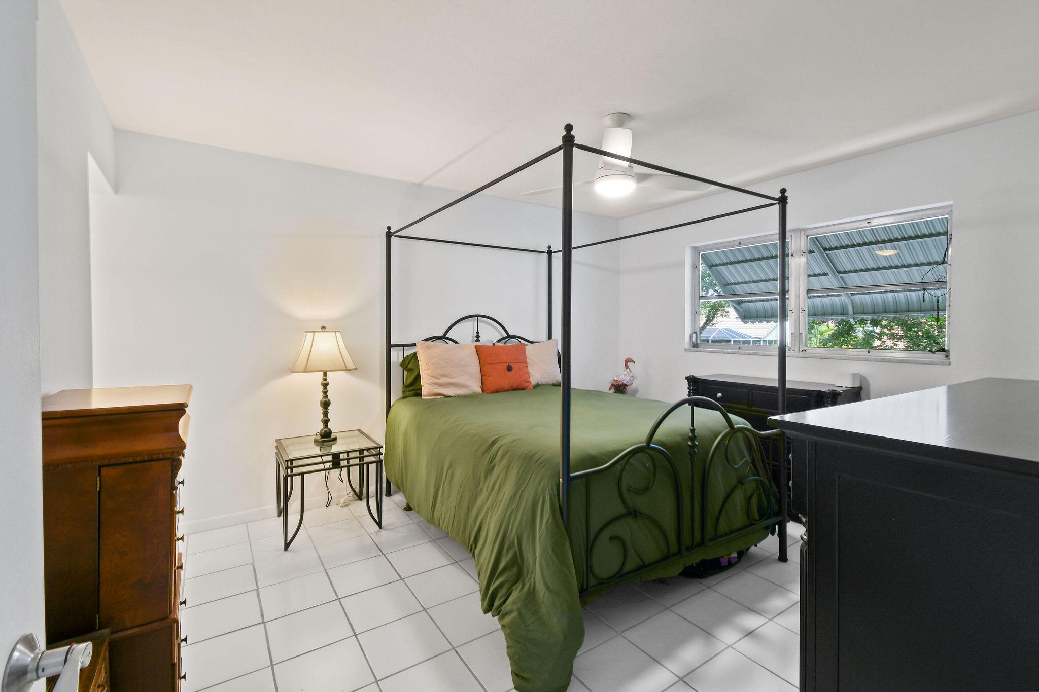 MERIDIAN CONDO 13 - Residential
