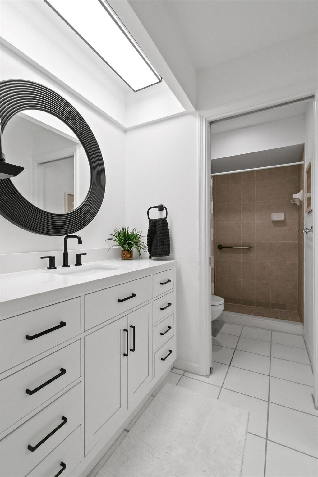 MERIDIAN CONDO 13 - Residential