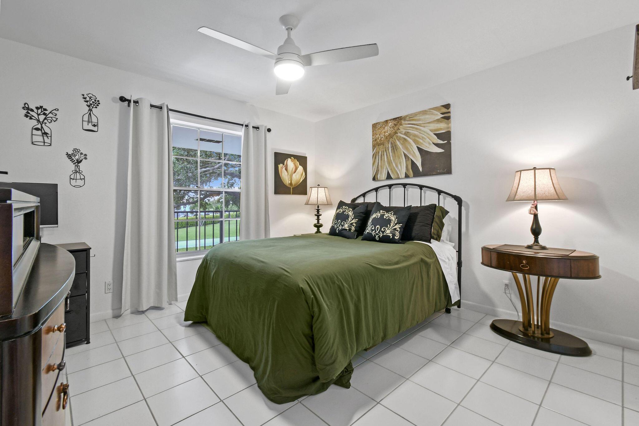 MERIDIAN CONDO 13 - Residential