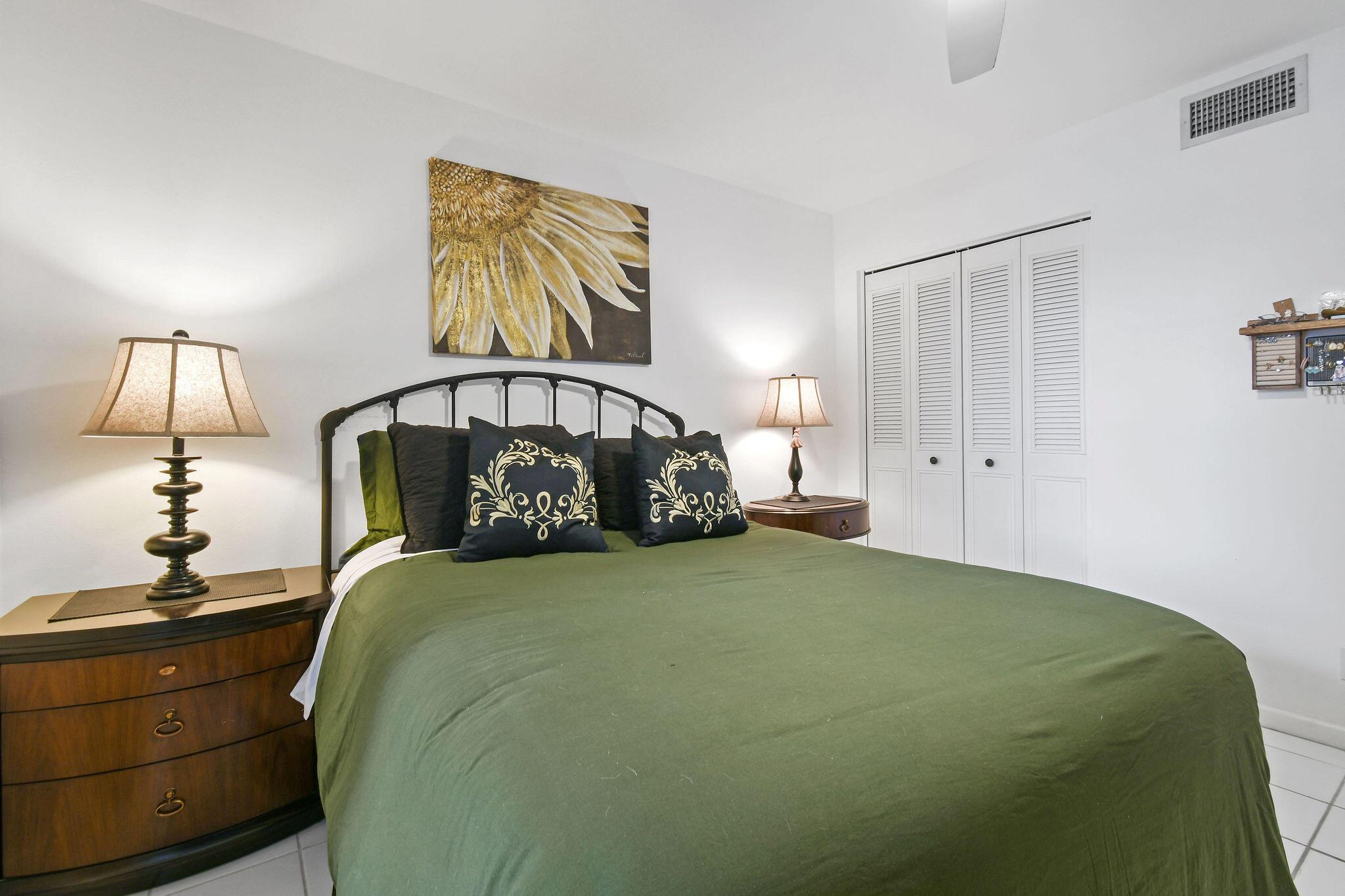MERIDIAN CONDO 13 - Residential