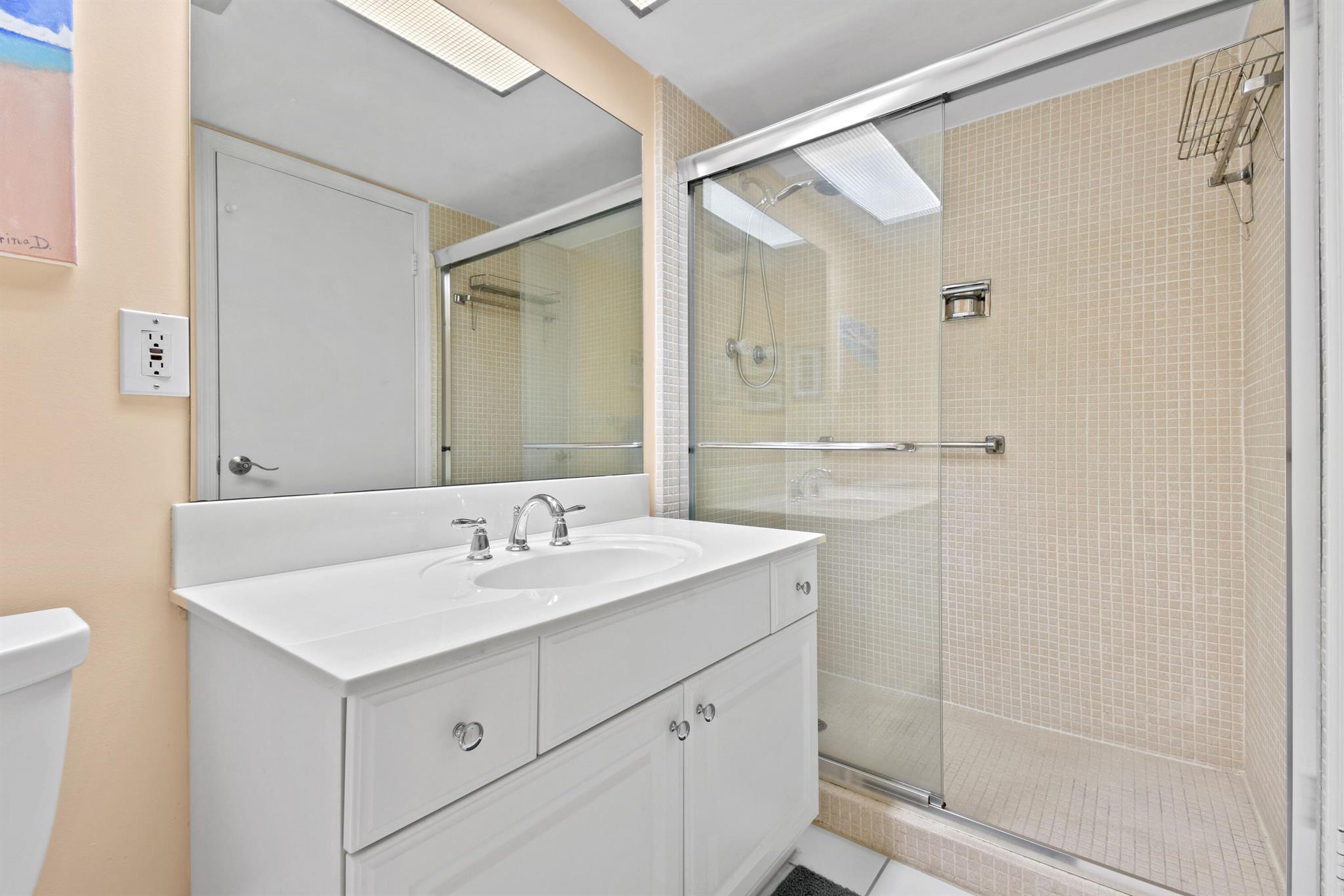 MERIDIAN CONDO 13 - Residential