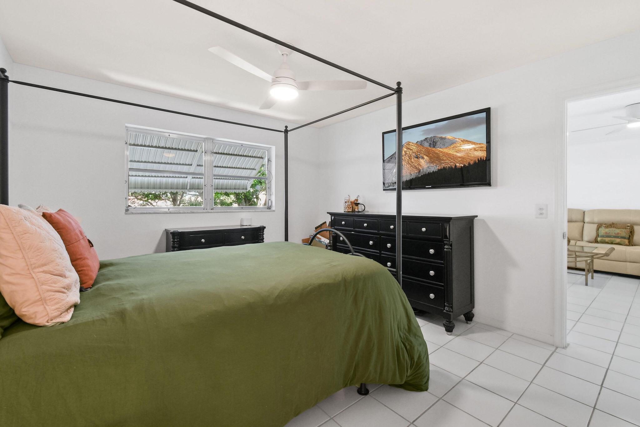 MERIDIAN CONDO 13 - Residential