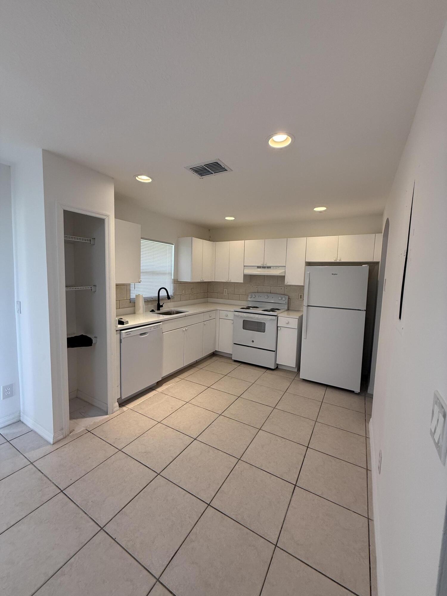 Properties 1215 Hyacinth Place 1215