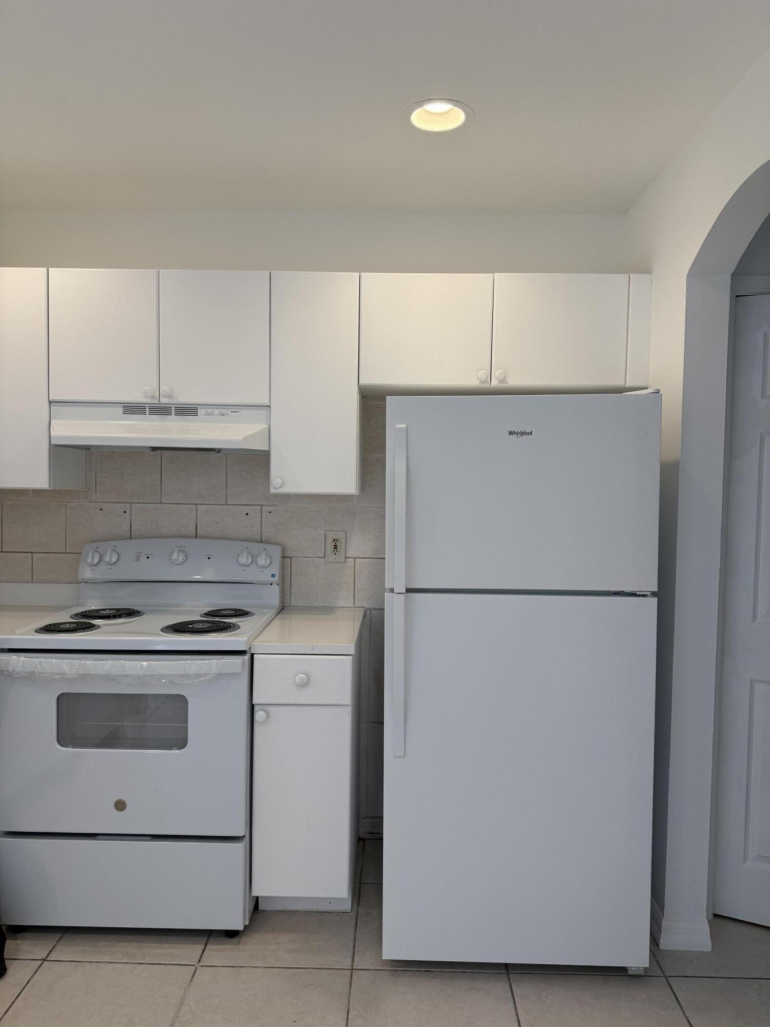 Properties 1215 Hyacinth Place 1215