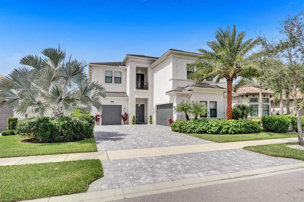TURNKEY Spectacular sought after VIZCAYA DECORATOR HOME w/ high end custom finishes + built-ins. Prime middle of lake lot w/ stunning vistas. 4 Beds, 4.5 Baths, Loft, Billiard Room, Dining Room, Office, Great Room. First level Owners Suite w/ 2 outfitted walk-in closets. Contemporary Chef's Kitchen w/ Sub-Zero, Wolf & Bosh appliances, stacked cabinets. 28 ft. volume ceilings, Contemporary lighting. Stainless Steel Staircase, Engineered Hard Wood Floors, 3 Car-Garage w/ porcelain tile floors & garage systems. Marble driveway, Generator, Central Vac, Water Filtration System, Crown Molding, Sonos Sound System. New Screened Tropical Paradise w/ custom Summer Kitchen, Pool w/ Waterfall, Hot Tub, Fire Pit, TV, Perfectly Manicured Landscaping w/ Uplighting. $485,000 in Upgrades. A MUST SEE!!