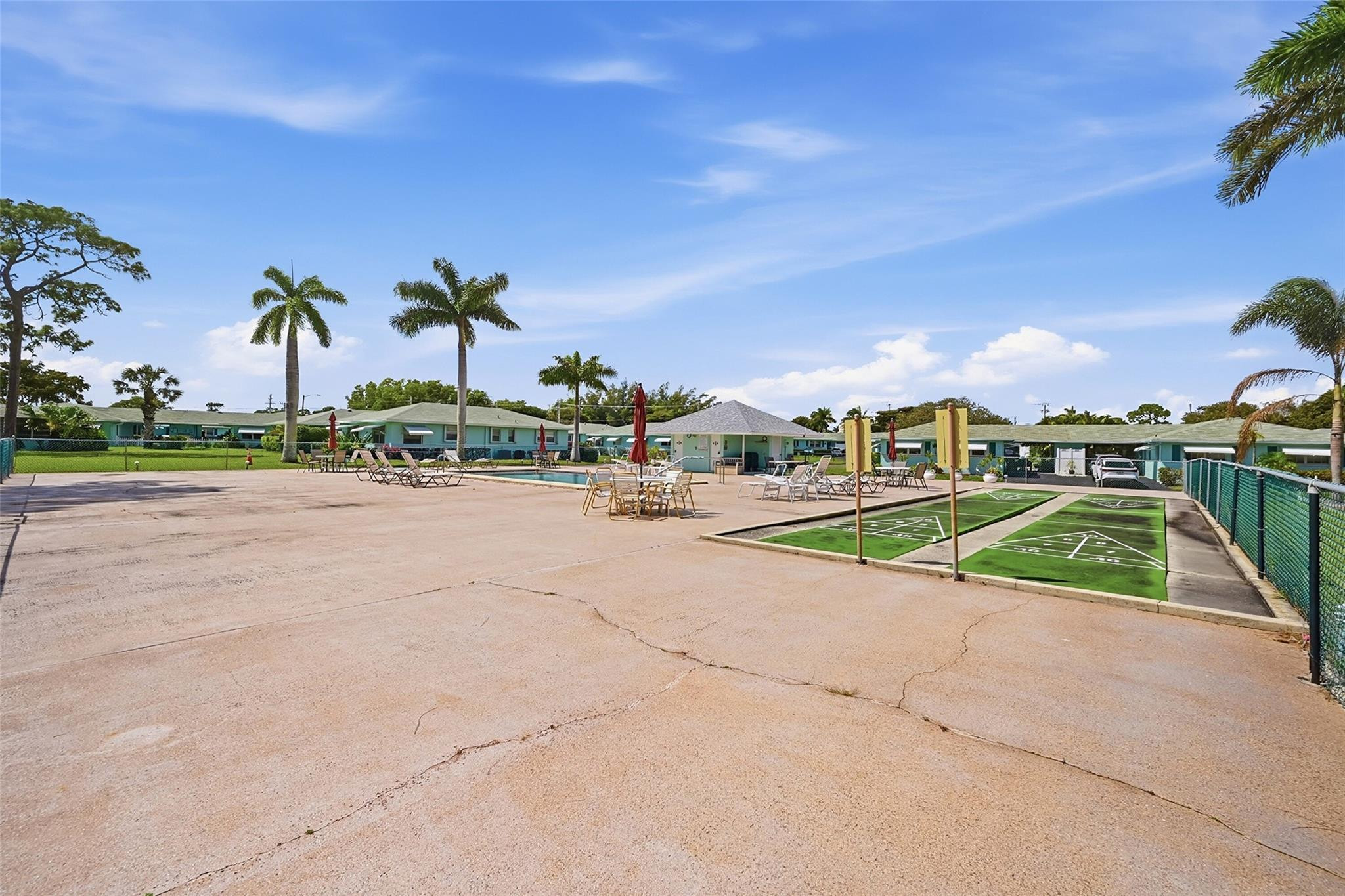 COUNTRY MANORS - Residential