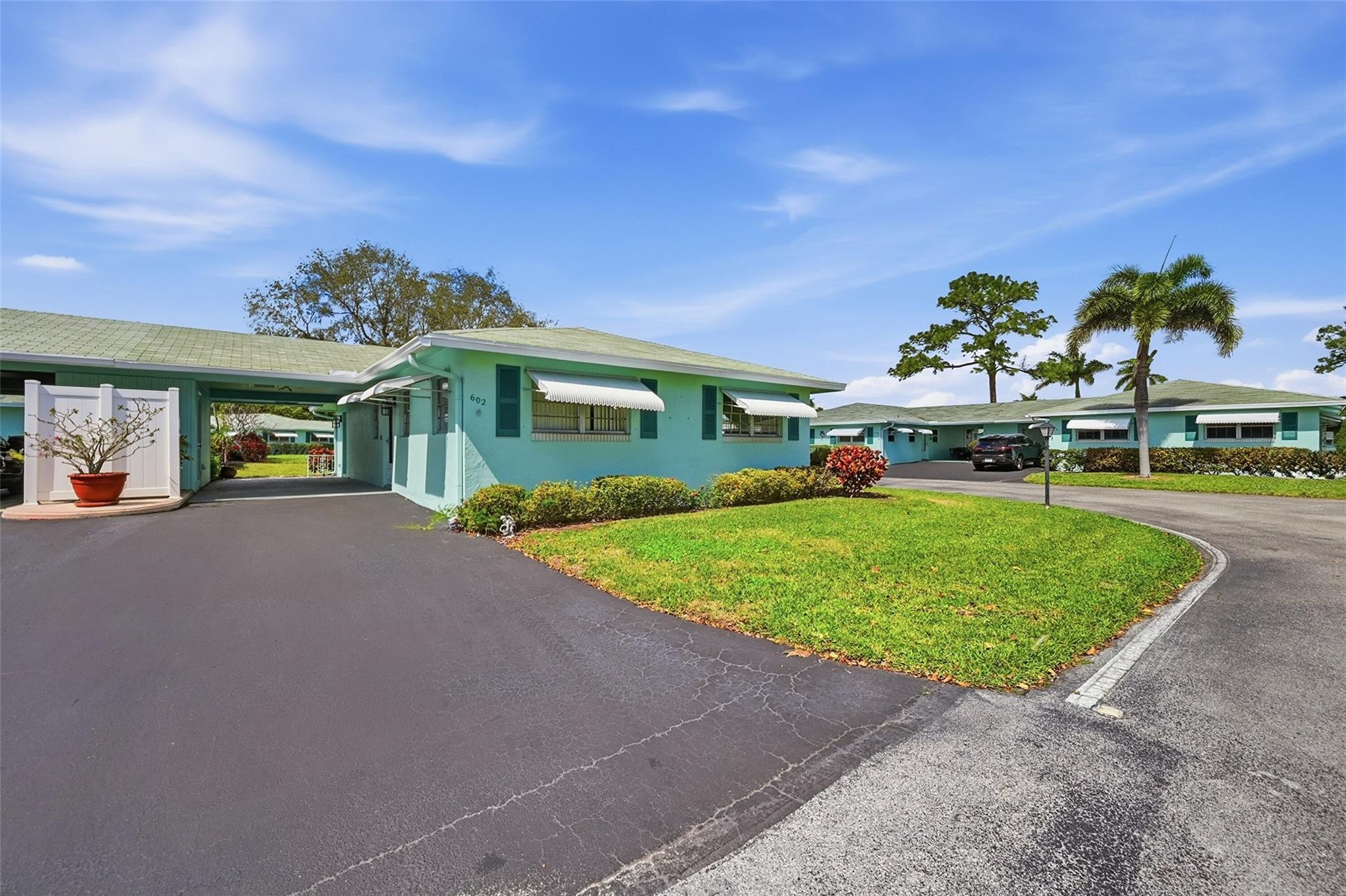 COUNTRY MANORS - Residential