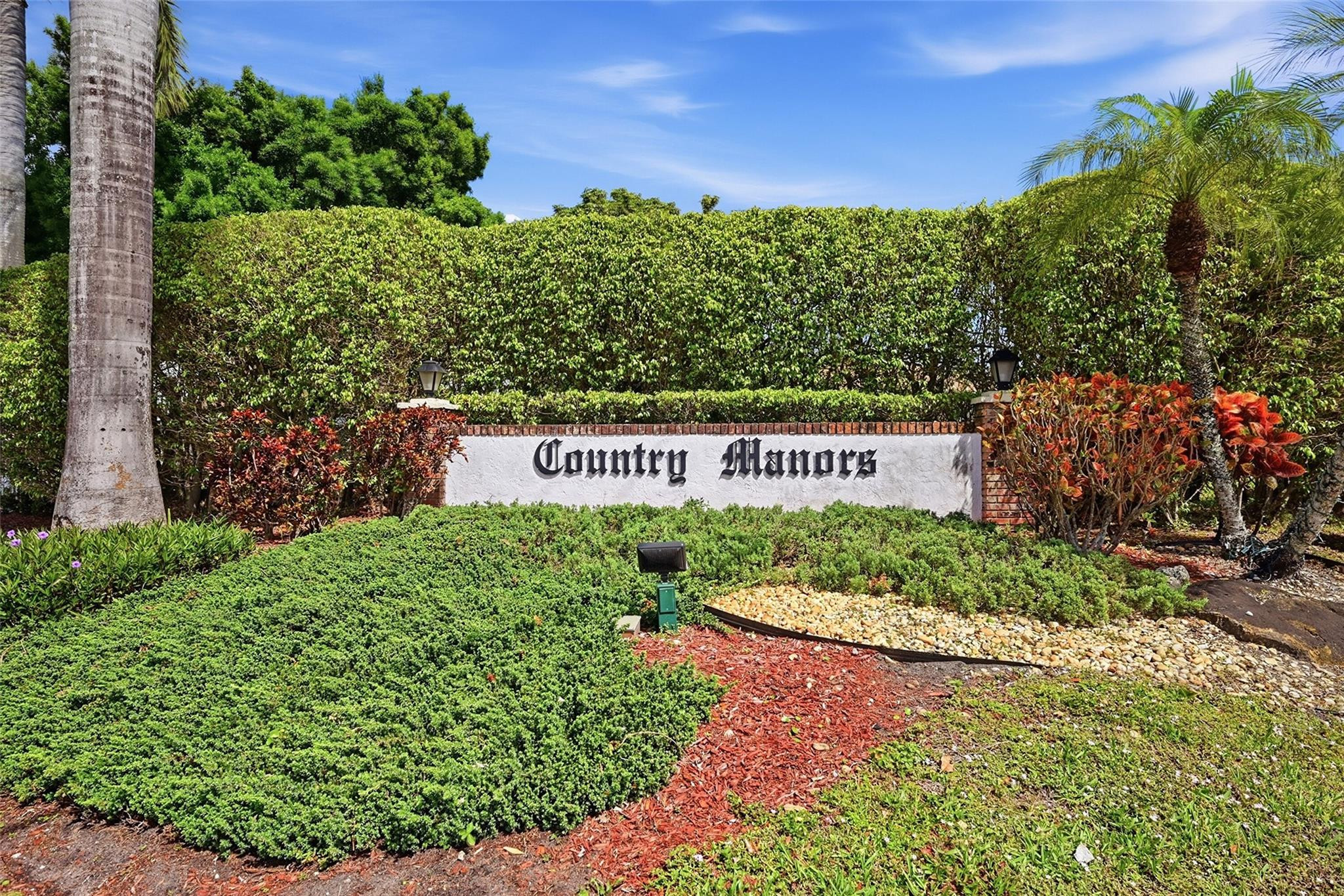 COUNTRY MANORS - Residential