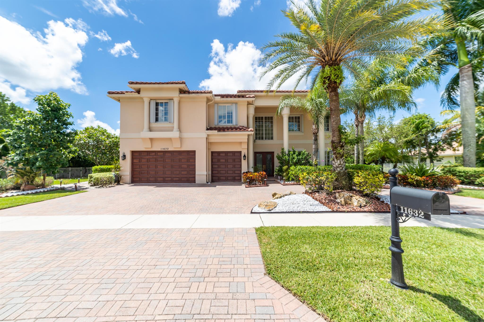 ISLES AT WELLINGTON 7 - Residential Lease