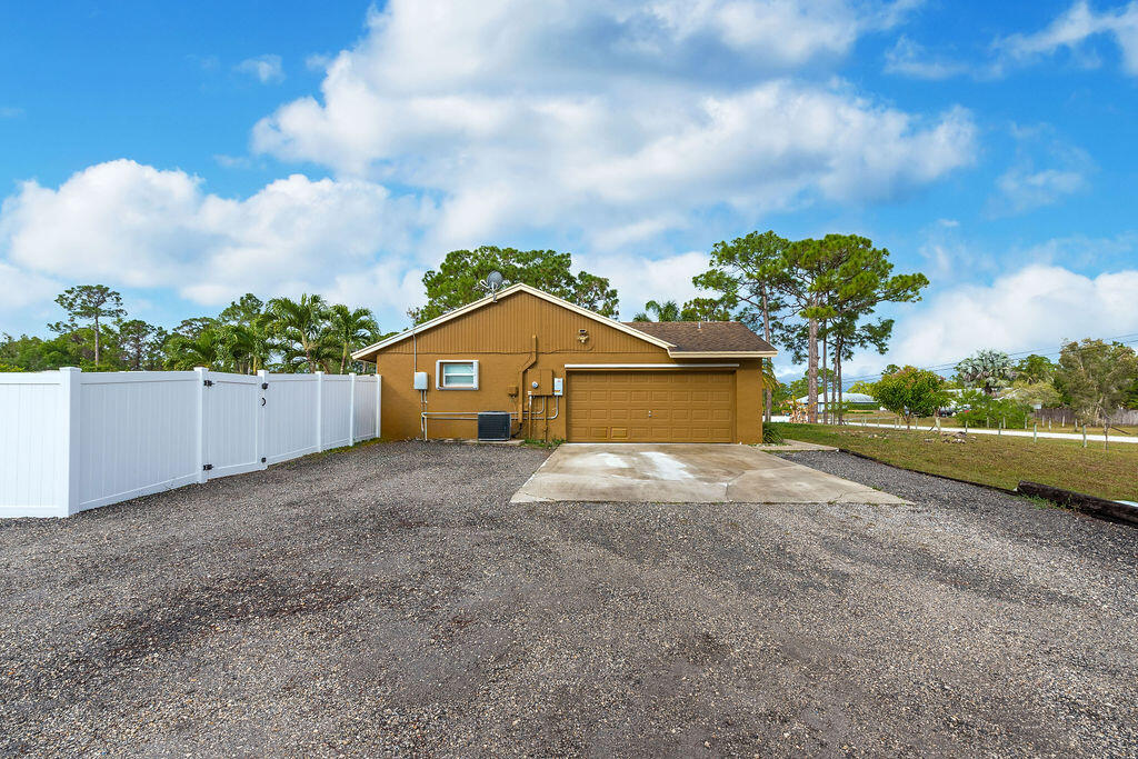 View photos, virtual tours, details... 16896 N 76th Street N