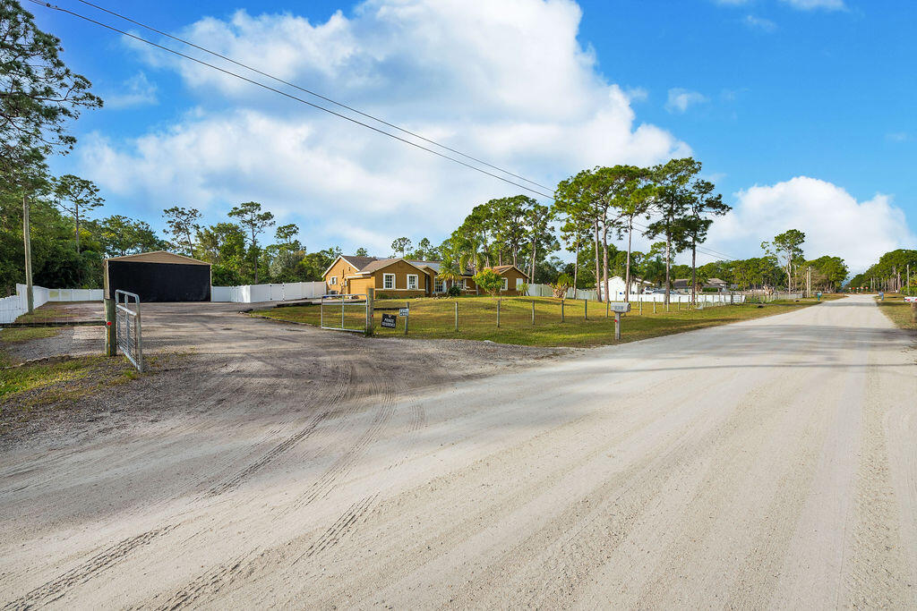 View photos, virtual tours, details... 16896 N 76th Street N