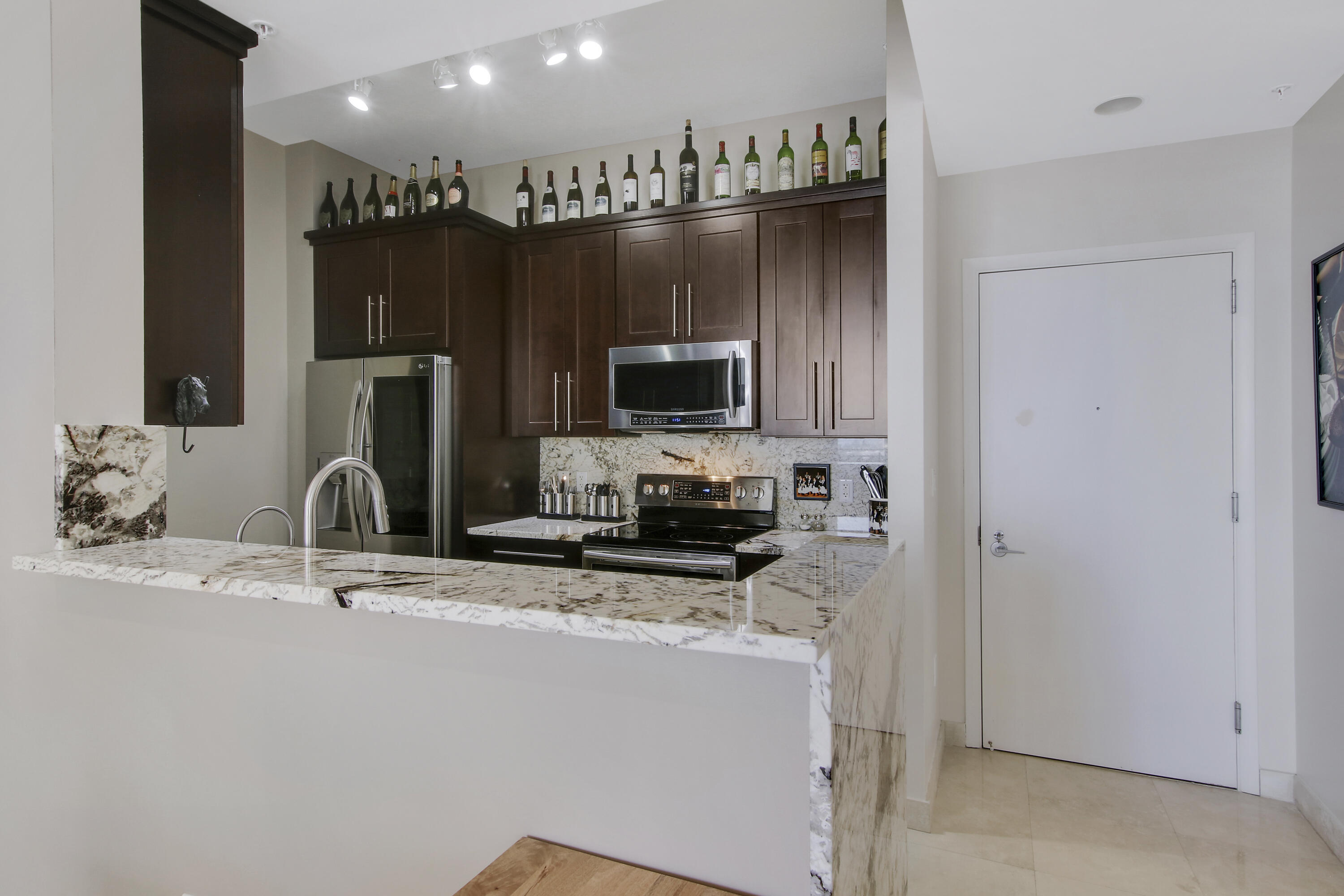 CITYPLACE SOUTH TOWER CONDO - Residential