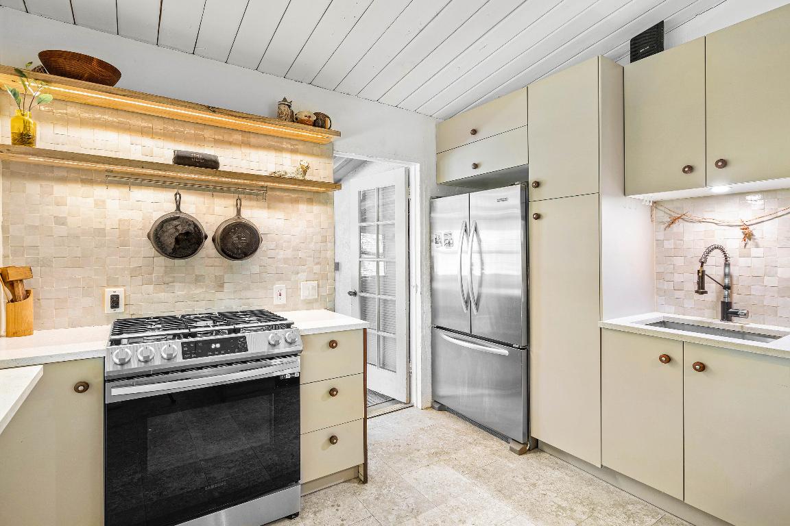 DELRAY MNR - Residential