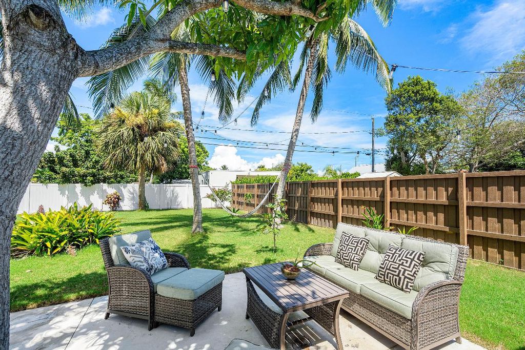 Photo of 363 Glouchester Street, Boca Raton, FL 33487 (MLS # R11152327)