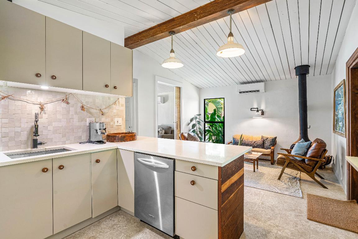 DELRAY MNR - Residential