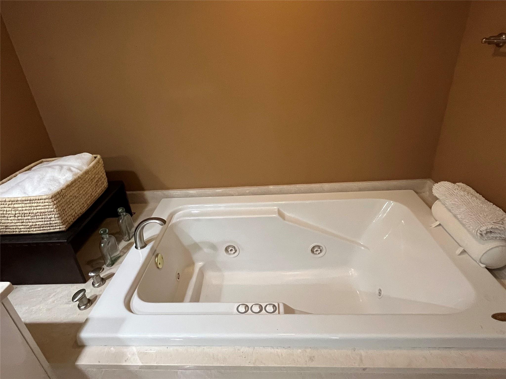 Oceania V Condo - Residential Lease