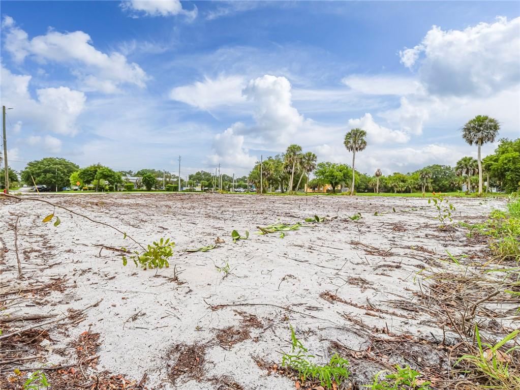 HICKORY HILL ESTATES - Land