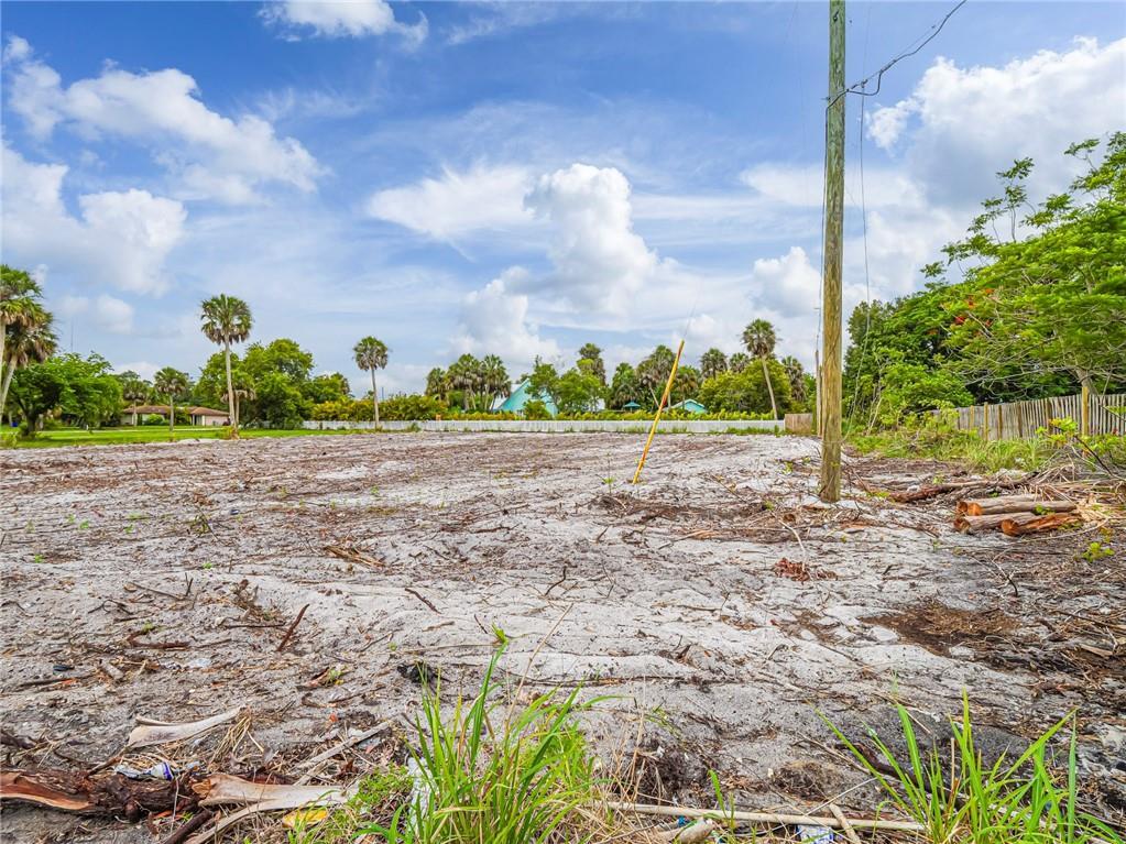 HICKORY HILL ESTATES - Land