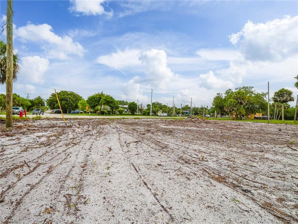 Photo of 445 Old Dixie Highway, Vero Beach, FL 32962 (MLS # R11097826)