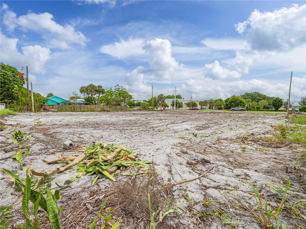 HICKORY HILL ESTATES - Land